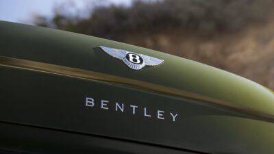Герберт Дисс - Адриан Холлмарк - Оливер Блюме - Bentley отложила выход своего первого электромобиля до 2026 года - autocentre.ua