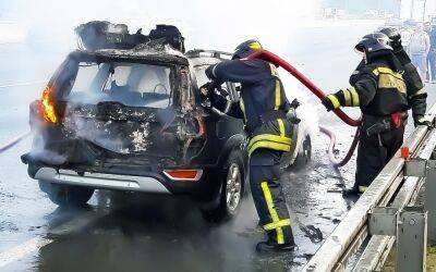 Автоэксперт рассказал, как некачественный «лобовик» может стать причиной пожара - zr.ru
