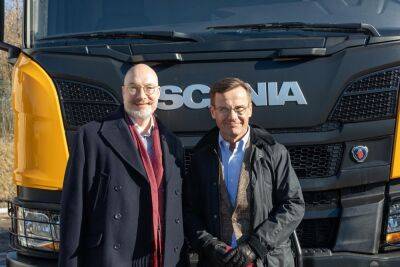 Премьер-министр Швеции провел в Украине тест-драйв грузовика - autocentre.ua - Киев - Украина - Швеция