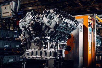 Прощание на высокой ноте: Bentley анонсировала завершение производства двигателя W12 - kolesa.ru - Англия