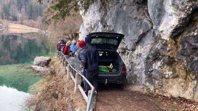 Пенсионер на Alpina B3 Touring доверился GPS и застрял на узкой тропе (фото) - autocentre.ua - Германия - Австрия