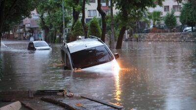 После серии землетрясений Турцию накрыло наводнение (видео) - autocentre.ua - Турция