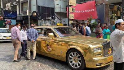 Миллионер превратил золотой Rolls-Royce Phantom в такси - auto.24tv.ua - Индия