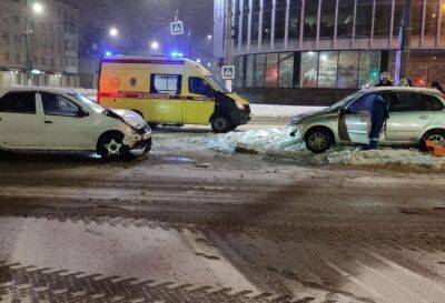 Женщина пострадала в аварии с двумя легковушками в Твери - afanasy.biz - Тверь - район Заволжский, Тверь