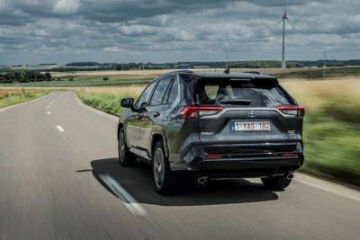 Гибридная Toyota RAV4 проехала 2000 км на электротяге благодаря инновационной дороге - autocentre.ua